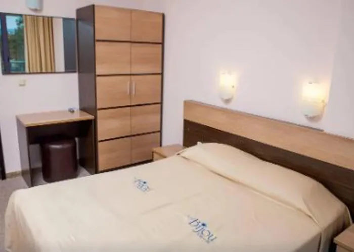 Хотел Bijou Равда