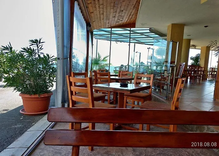 Хотел Bijou Равда